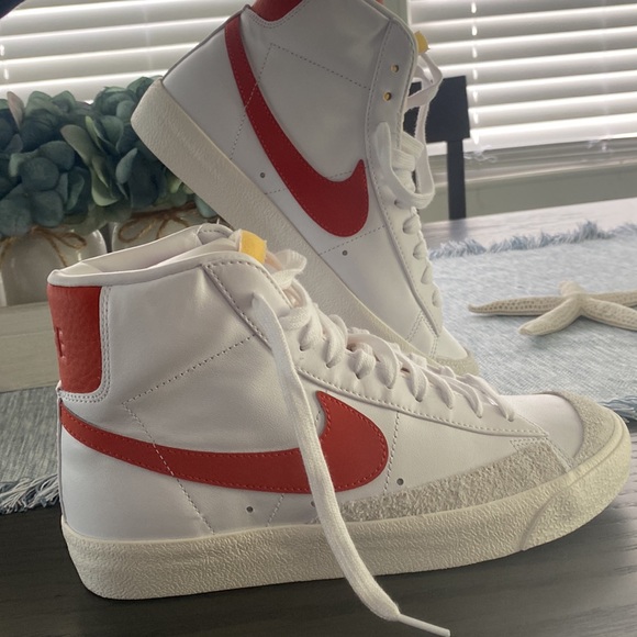 Nike Blazers. Size 8.5 Womens - Picture 5 of 5